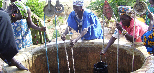 En 2013, près de 20 projets de solidarité mondiale ont été consacrés par le Secours populaire à l'accès à l'eau. Ici au Mali. - Photo : SPF.